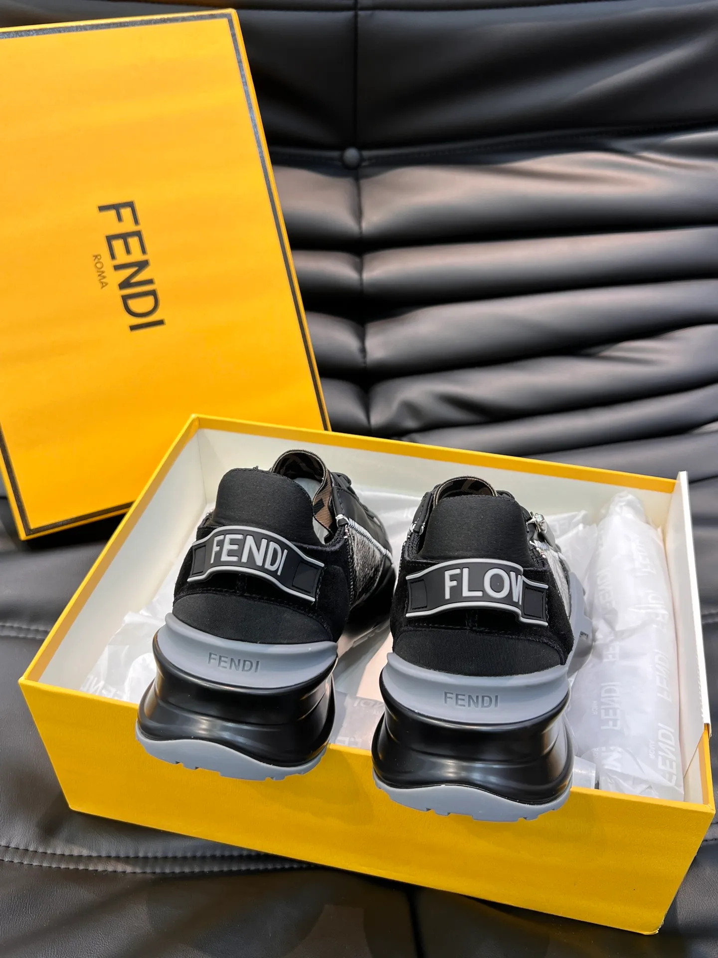 Men's shoes 💰p560 "Fend*" new men's casual sports shoes, equipped with elastic straps, side zippers, and corrugated soles engraved with F. Embossed Fendi Flow lettering on the heel. Made of technical fabric and a mix of blue and suede. Decorated with Lycra® details. FF graphic tongue. Ultra-light and wear-resistant EVA sole. Size: 38-44